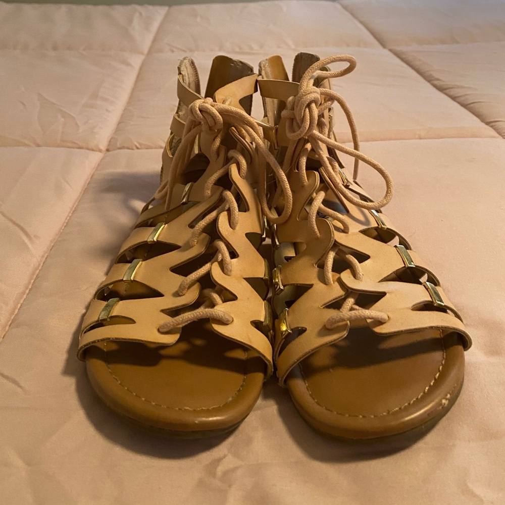 STEVE MADDEN CUTE SANDALS!